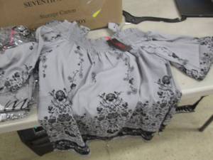 lot 216 image: 7- Assorted Sized Cold Shoulder Top...