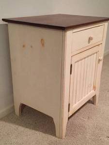 lot 6 image: Ivory Painted Wooden End Table