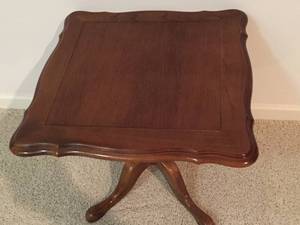 lot 18 image: Vintage Square Top Pedestal Table
