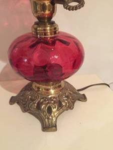 lot 26 image: Vintage Coin Dot Cranberry Table Lamp