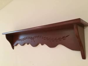 lot 28 image: Wooden Wall Mount Shelf