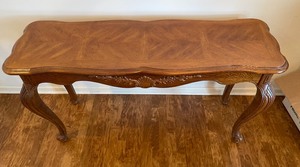 lot 68 image: Beautiful Sofa Table