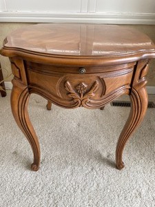 lot 55 image: Decorative Accent Table with Silding Drink Tray