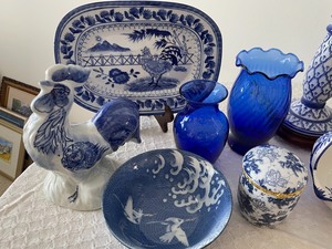 lot 76 image: Lovely Blue and White Home Decor Items