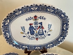 lot 85 image: Johnson Brothers Hearts and Flowers Collection