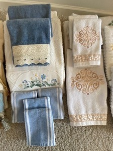 lot 86 image: Lot of Decorative Towels
