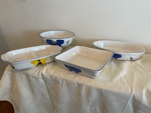 lot 92 image: Decorative Glassware ItemsKitchenware and More