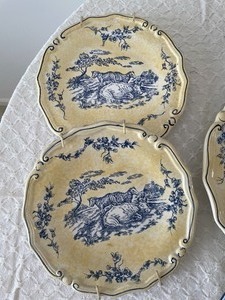 lot 90 image: 7 Decorative Plates with Hanging Brackets