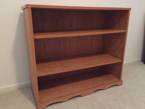 lot 43 image: 3 Shelf Wooden Bookcase