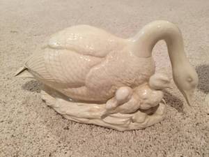 lot 152 image: Ceramic Swan Statues