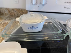 lot 115 image: Pyrex and Sunbeam Cookware