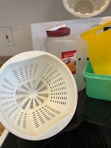 lot 114 image: Various Kitchen Items