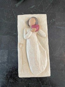 lot 117 image: Willow Tree Figurines and Small Vintage Items