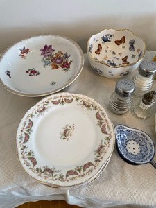 lot 127 image: Colorful Dishes