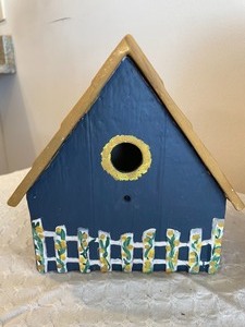lot 165 image: Bird Houses