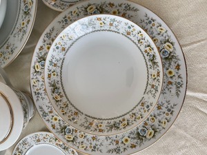 lot 167 image: Priscalla M Fine China
