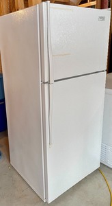 lot 19 image: Estate from Whirlpool Refrigerator