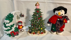 lot 17 image: Christmas Decor