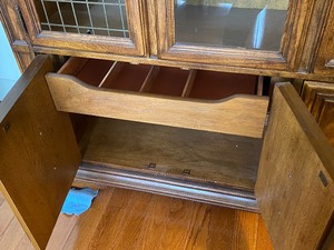 lot 6 image: Vintage Display Cabinet by Stanley