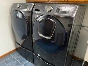 lot 5 image: Samsung Washer and Dryer