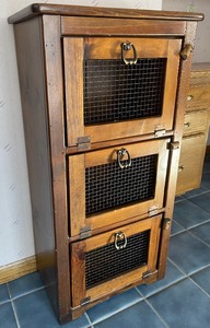 lot 43 image: Decorative Wooden Cabinet