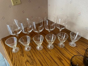 lot 39 image: Glassware Abound