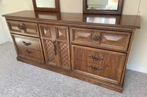 lot 46 image: Dixie Dresser with Two Detachable Mirrors