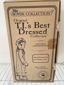 lot 114 image: The Boyds Collection Original TJs Best Dressed Collection