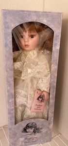 lot 135 image: Collectible Dolls