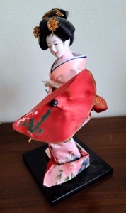 lot 80 image: Pair of Asian Collectible Dolls