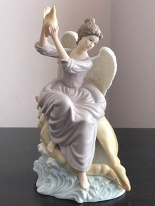 lot 59 image: Ceramic Figurines