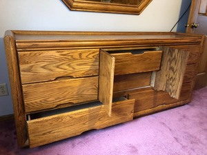 lot 50 image: Beautiful Large Oak Dresser
