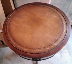 lot 169 image: Vintage Accent Table