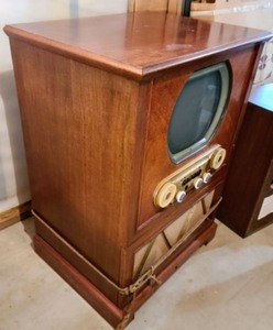 lot 178 image: Vintage Stewart Warner TV