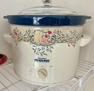 lot 199 image: Crockpots and More