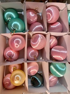 lot 213 image: Large Lot of Ornaments