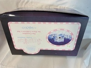 lot 221 image: The Enesco Precious Moments Sugartown Train Station
