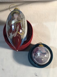lot 247 image: Christmas Decor Lot