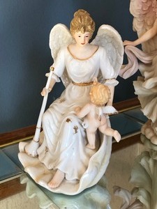 lot 145 image: Set of 4 Heavenly Angels