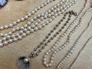 lot 264 image: Watches and Faux Pearl Necklaces