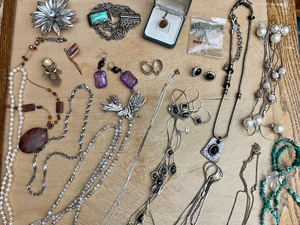 lot 273 image: Costume Jewelry