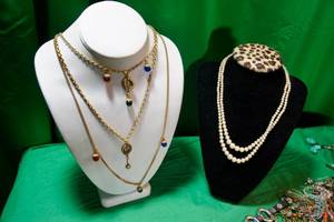 lot 135 image: Large Lot of Jewelry - Bracelets. Necklaces, Rings, Brooches, Earrings