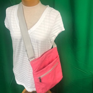 lot 200 image: Thirty-One Crossbody & Thirty-One Purse wChangeable Outer Shell