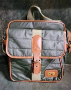 lot 23 image: Vintage Diane Von Furstenberg NY ShoulderMessenger Bag Green Vinyl wLeather Trim