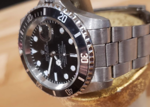 lot 18 image: Submariner Mens Watch