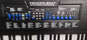 lot 83 image: Toybox Techno-Beat Electronic Keyboard
