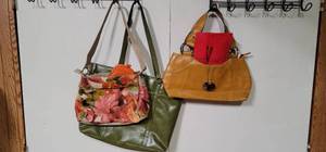 lot 113 image: Get Ready for Spring with Purses in Bright Colors