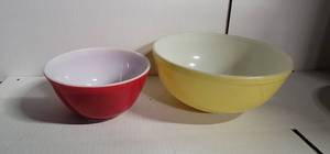 lot 55 image: Red & Yellow Pyrex Primary Colors Mixing Bowls
