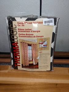 lot 178 image: Pair of ThermaLogic Energy Efficient Insulated Grommet Panel Curtains 40 x 84