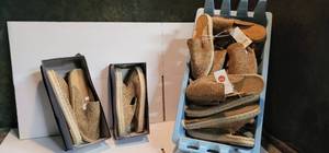lot 72 image: 10 Pair of Universal Threads Slip On Shoes